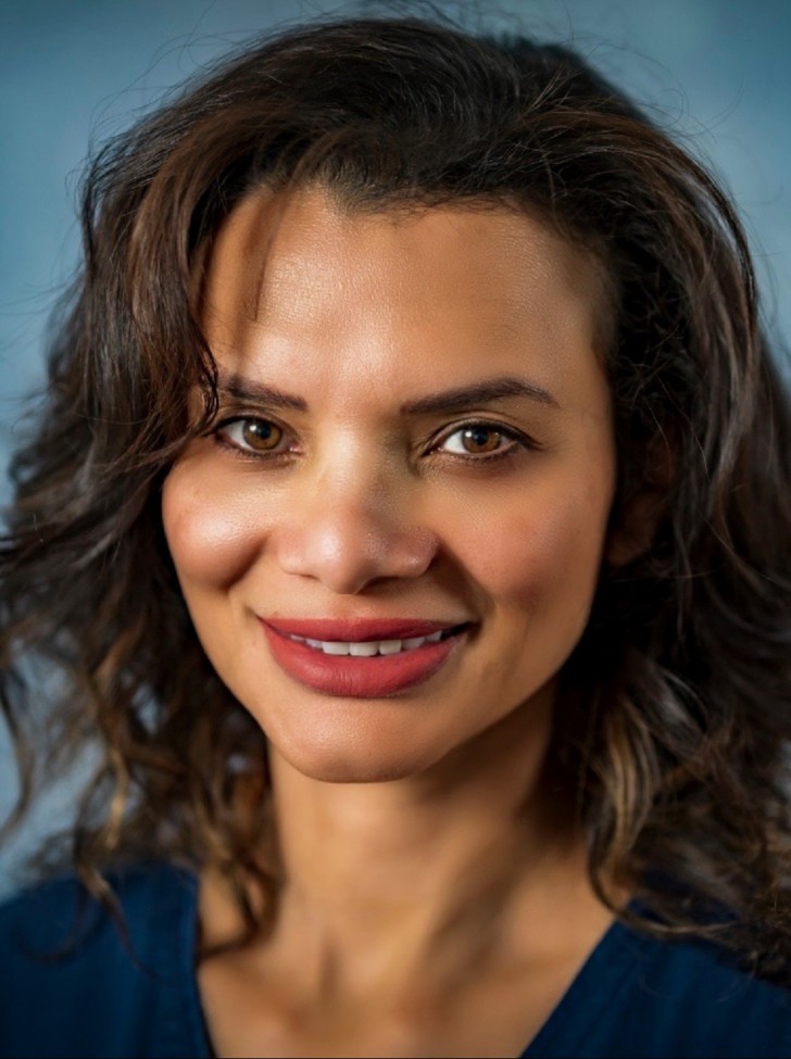 portrait of a woman, smiling